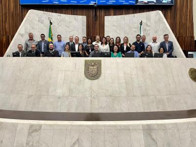  Deputados estaduais participam de FÃ³rum do Grupo de Trabalho de EducaÃ§Ã£o PolÃ­tica das cooperativas